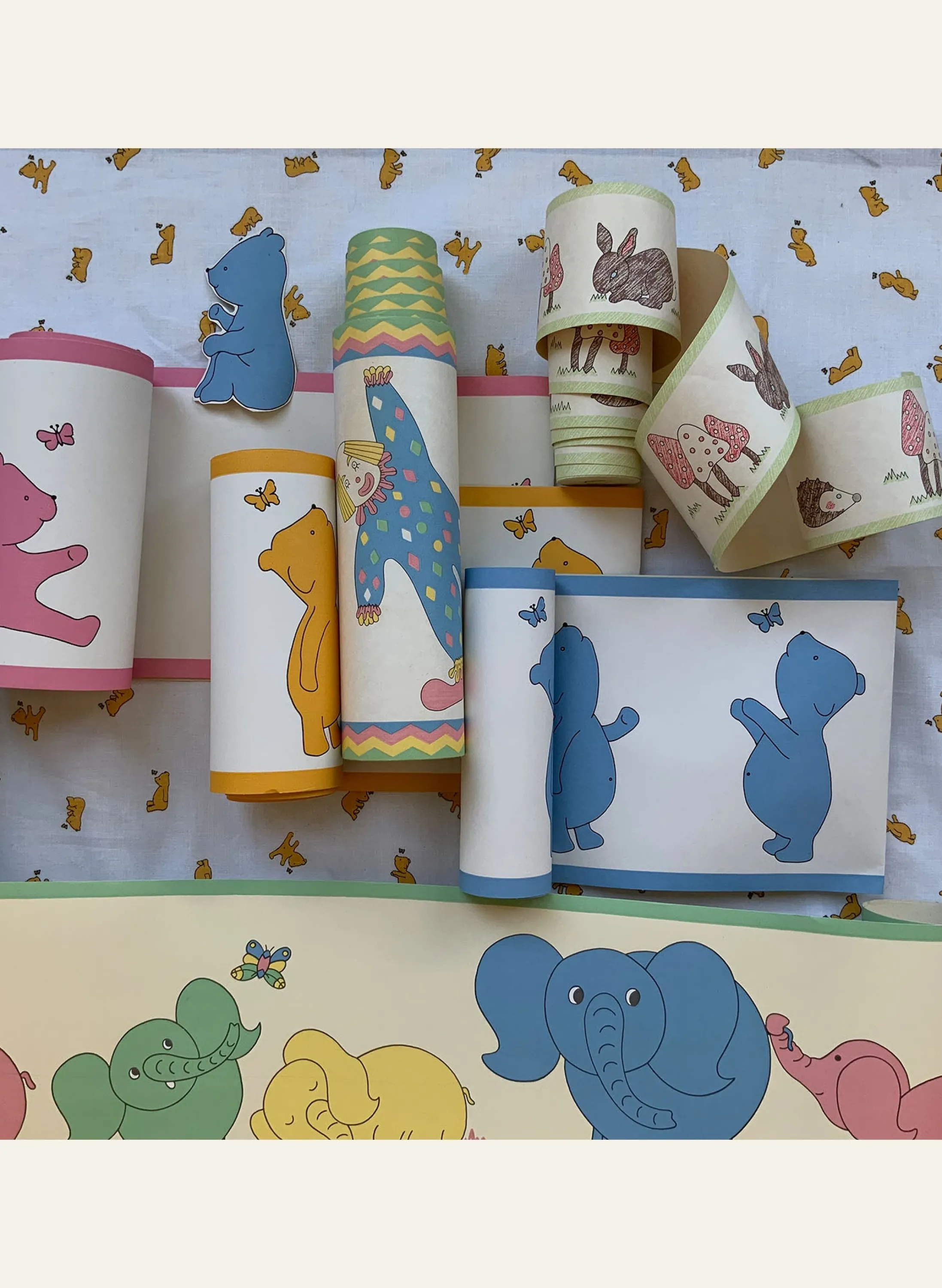 Palava Poppy - Clown (Pastel) - Wallpaper Border - 10M Fashion