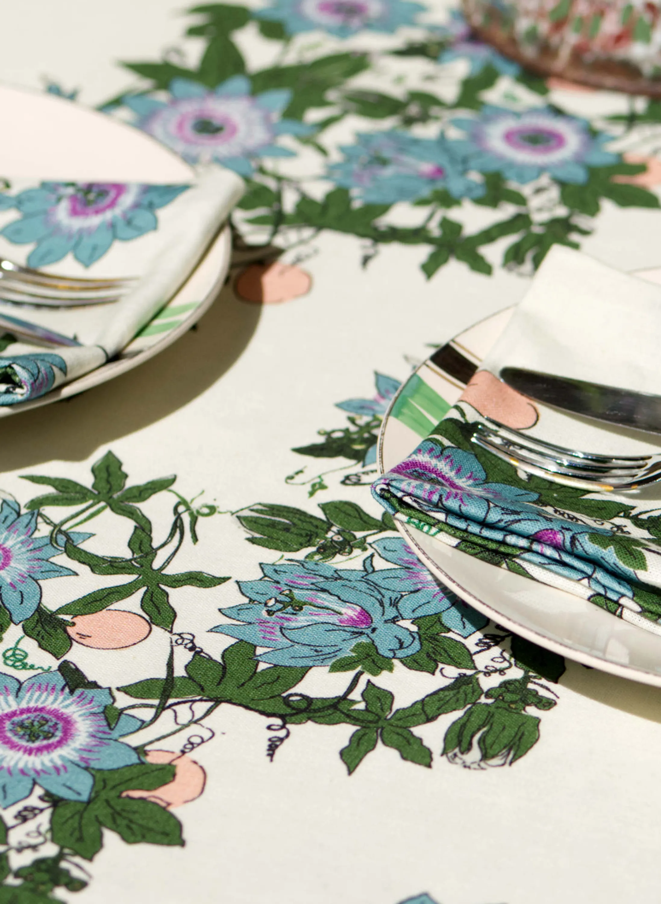 Palava Table Cloth - Ivory Passionflower Best